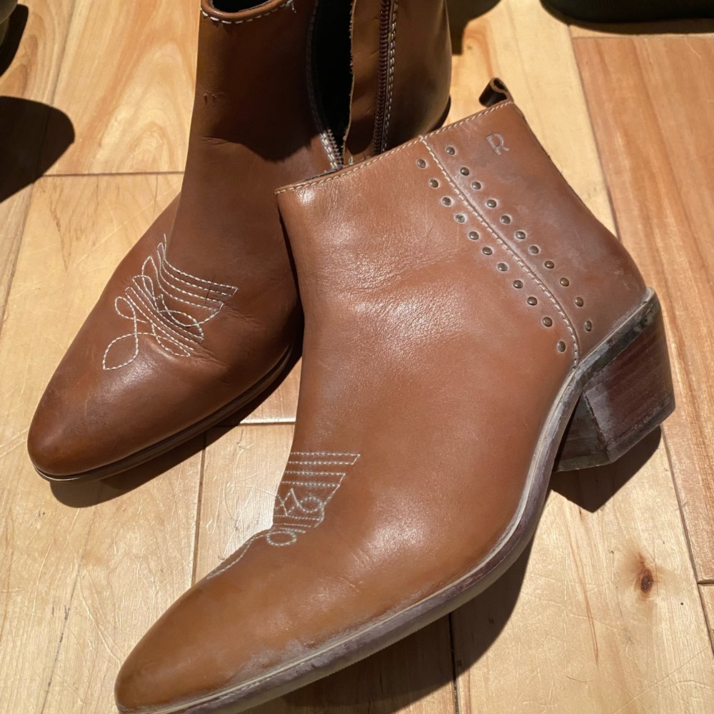 ROAN Size 9 booties